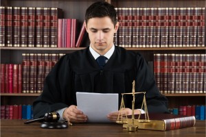Asesor sądowy - czy może zastępować sędziego?